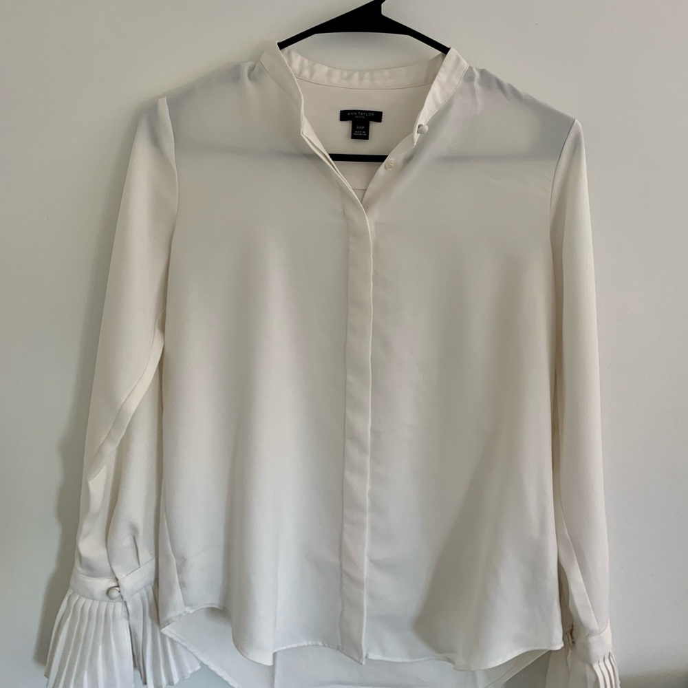 Ann Taylor dress shirt with bell sleeves detail